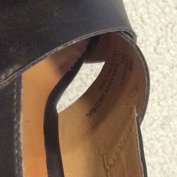 Sandals - Picture 2 of 5